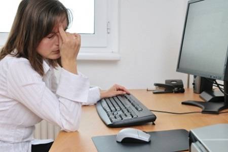 Menatap Monitor Bahaya Menatap Monitor Komputer Terlalu Lama!!